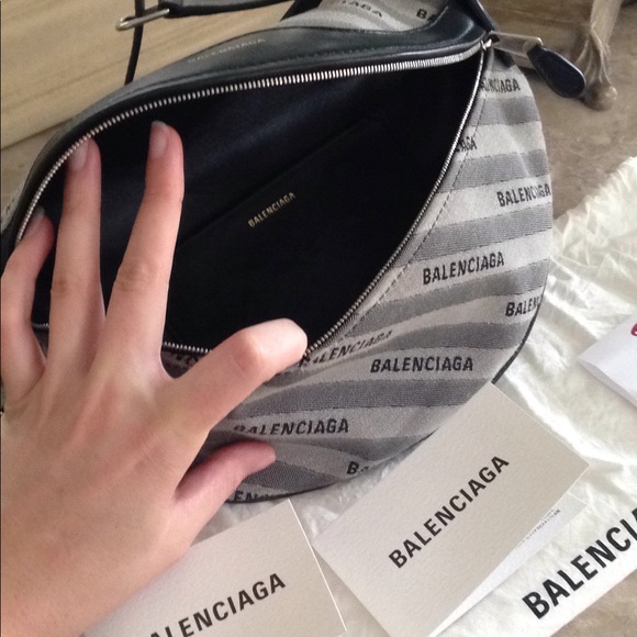 fanny bag balenciaga